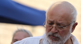 Протестът фалира: Нямаме пари за яйца и развалена риба срещу сградите на институциите