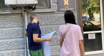 Студенти от Тракийския университет подреждат изложба