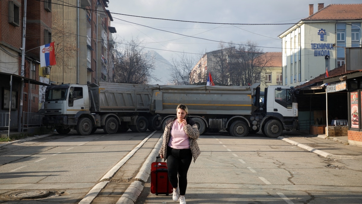 "Малка тактическа победа". Сърбите в Косово се съгласиха да премахнат барикадите