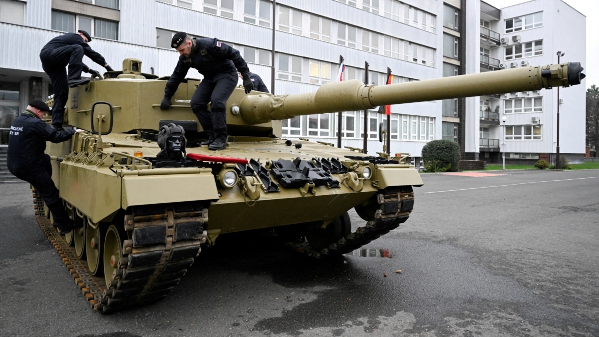 Германия се съгласи да предаде танкове на Украйна. САЩ обмислят да изпратят свои