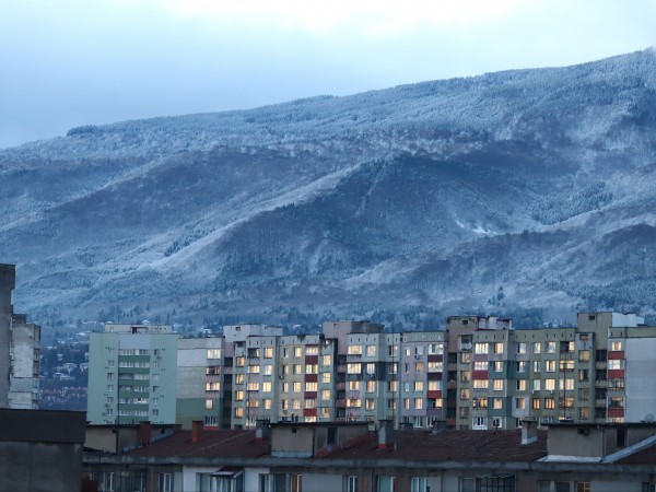 Снегът остава само в планините, но снежната покривка бързо ще се топи