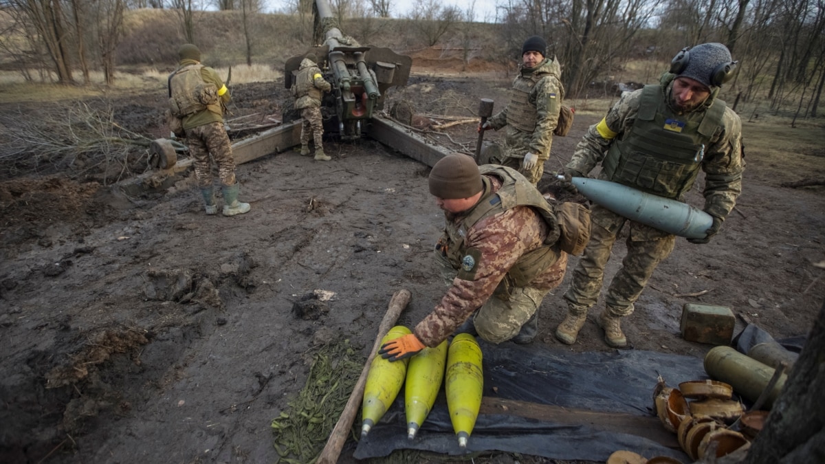 Украйна твърди за стотици загинали руски войници при експлозия в предградие на Донецк