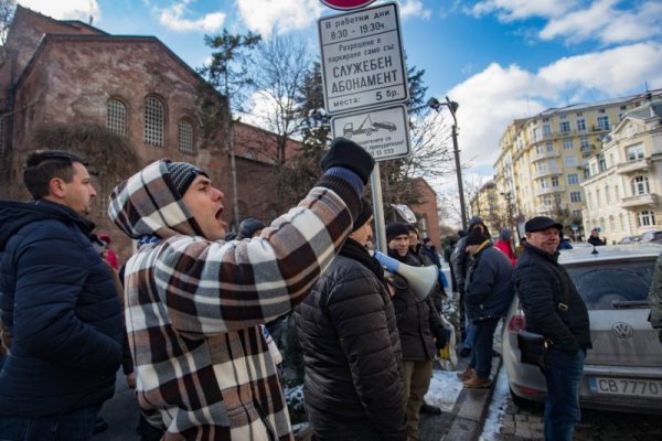 В кадър: Градският транспорт в София на протест