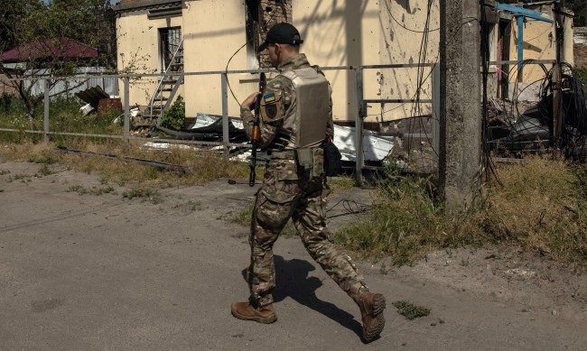 Всеки втори не подкрепя изпращането на военна помощ за Украйна