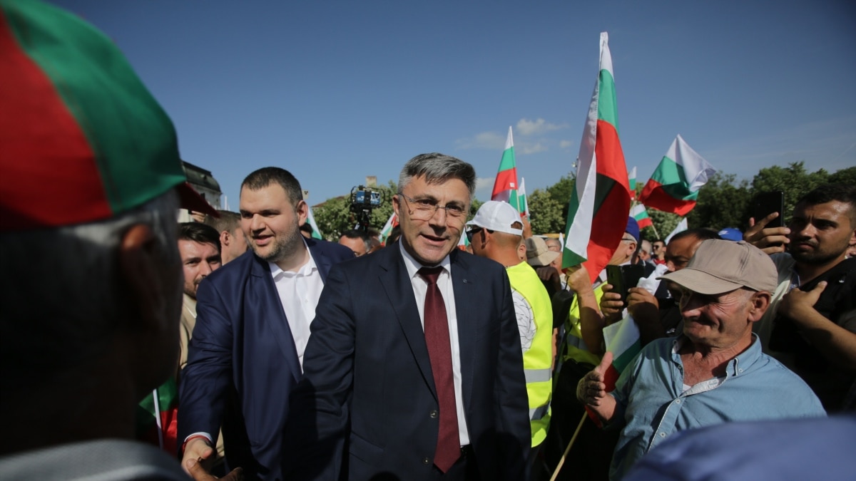 Пеевски отново е водач на листи на ДПС. Карадайъ води в Кърджали и Шумен, Цонев начело в Търново