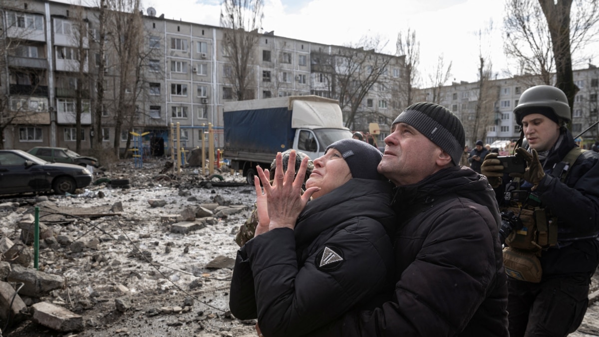 Русия твърди, че напредва в Луганск, Украйна казва, че ситуацията е "трудна"