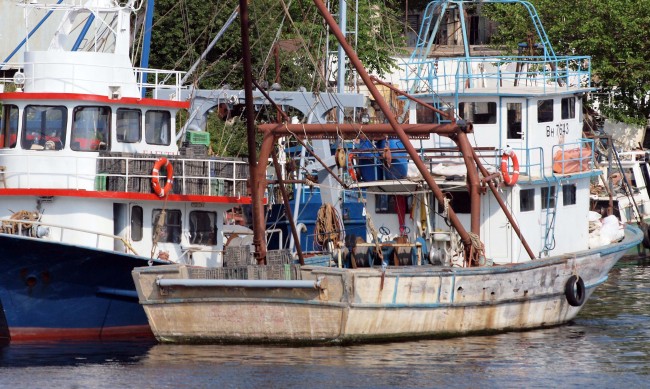 Българските моряци в Румъния остават задържани