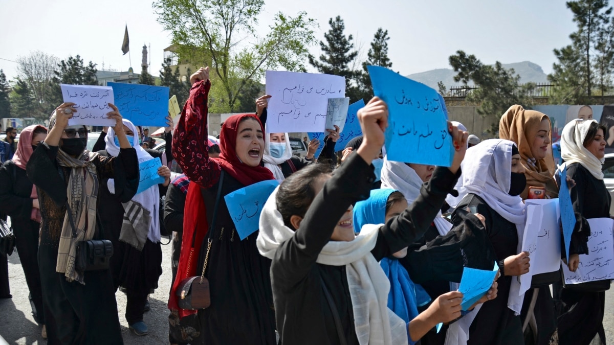 "Образованието е наше право." Талибаните разпръснаха нов протест на жени