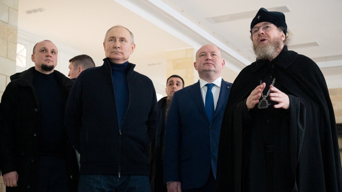 Путин отиде в Крим за годишнината от руската окупация