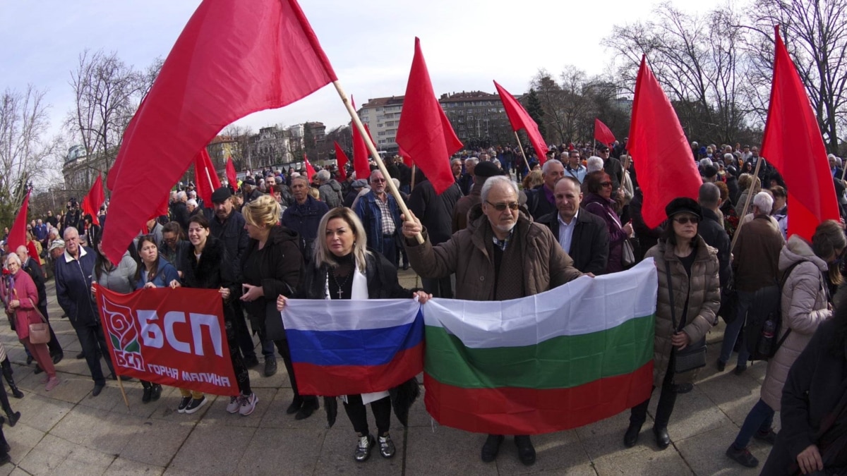 Три минути: Проруски партии си намериха кауза след решението на София да се отърве от съветския паметник