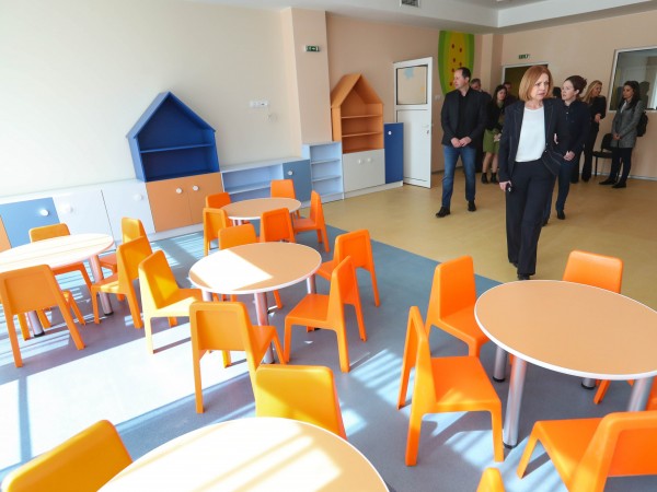 Фандъкова инспектира новоизградената детска градина в с. Бистрица