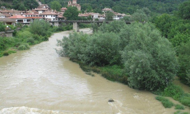 Велико Търново се размина с наводнение