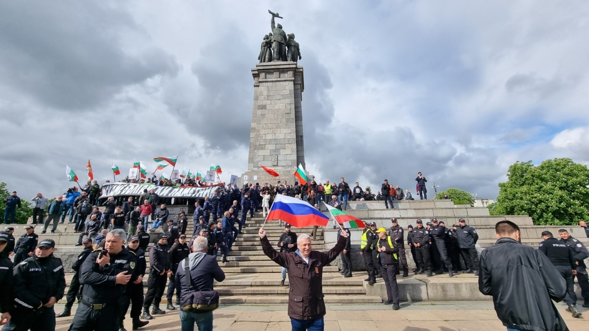 Три минути: ГЕРБ предлага премиер и ще преговаря за министри. Кой какво отпразнува на 9 май