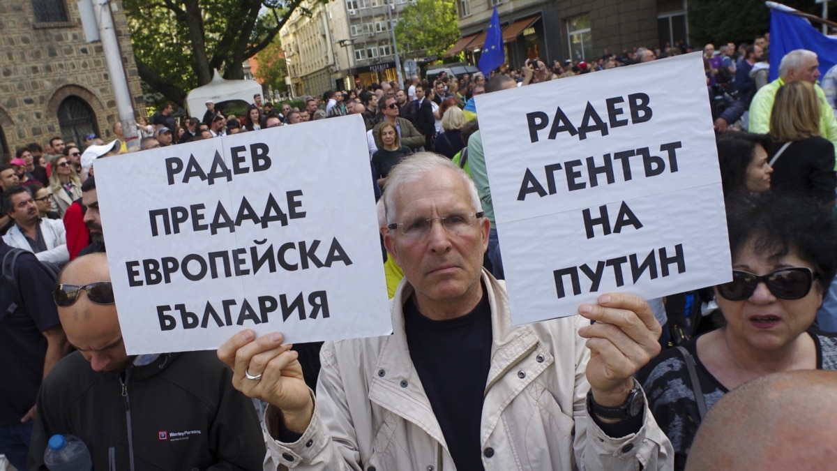 "Тук не е Москва!” Защо няколко хиляди души поискаха оставката на президента