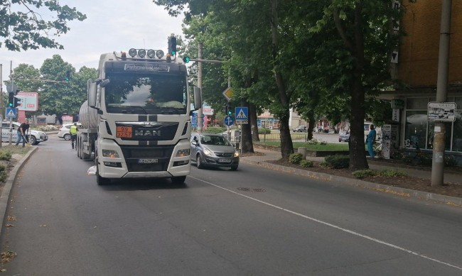 Нова трагедия в Айтос: Цистерна уби жена на пешеходна пътека