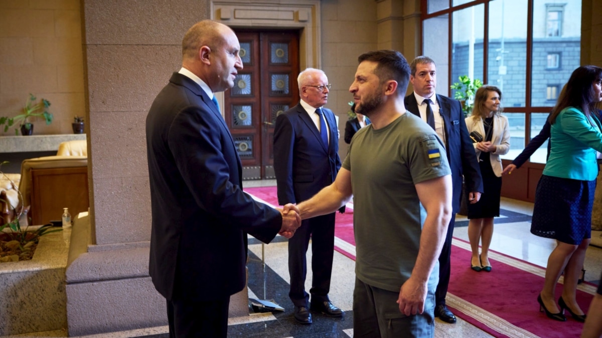 Три минути: Зеленски благодари на България и я нарече “защитница”. На Радев каза друго