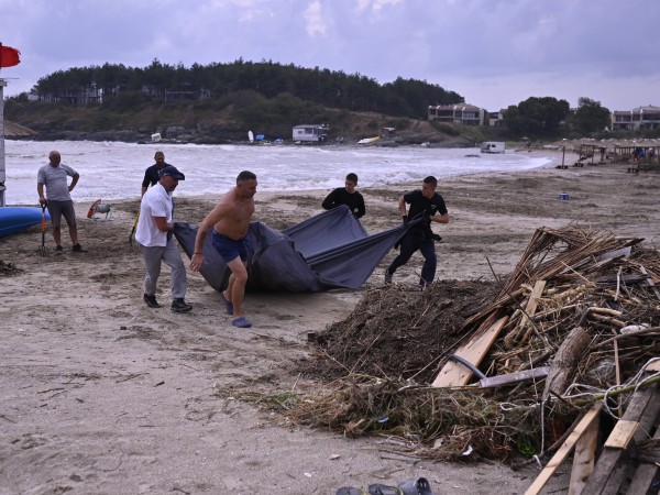 Водата в Царево остава негодна за пиене