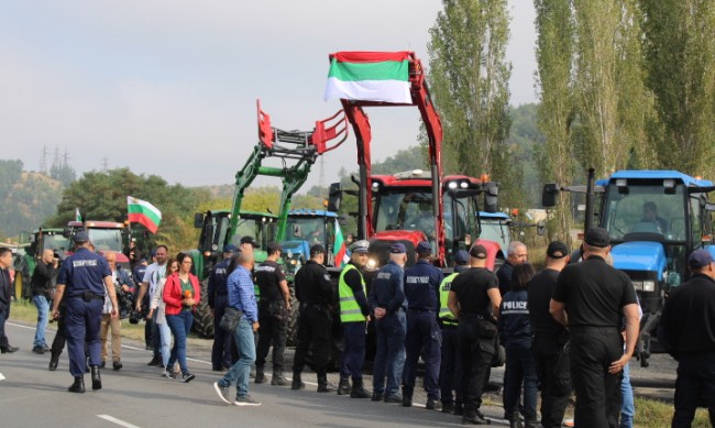 Протестиращи решават утре как ще преговарят в София