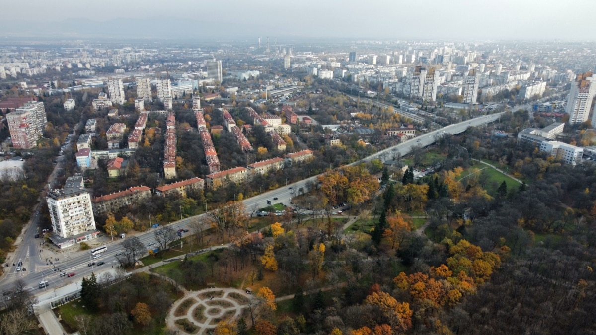 Столичната община планира повече пари за миене на улиците и чистене между блоковете