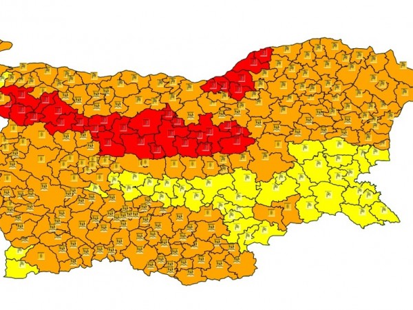 Червен код за опасни снеговалежи утре в шест области