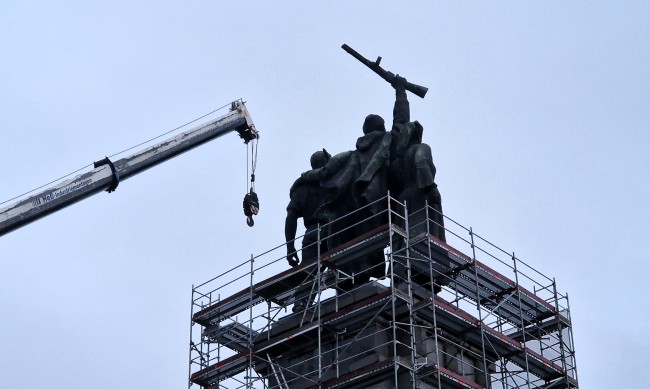 Левите очаквали, че Паметникът на Съветската армия ще излезе "опасен"