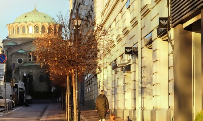 В неделя ще е ветровито, но топло с градуси до 14°