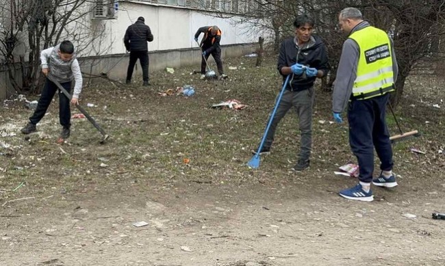 Граждани от "Факултета" правиха уборка в махалата