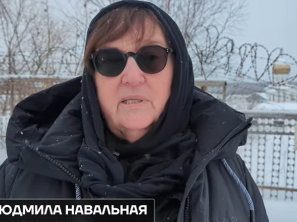 "За да мога да го погреба човешки". Майката на Навални призова Путин тялото му да ѝ бъде предадено