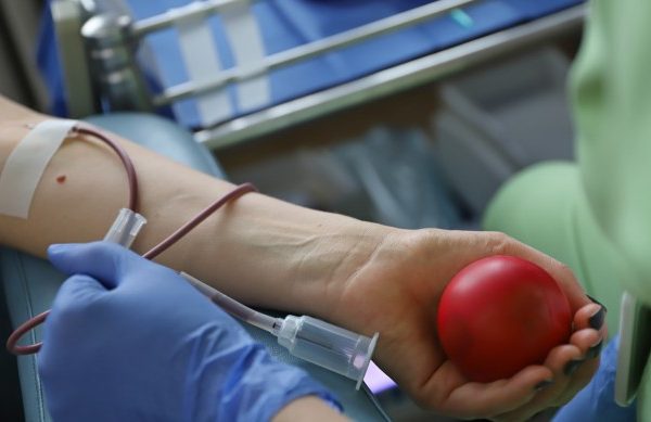 Абитуриенти даряват кръв за първи път
