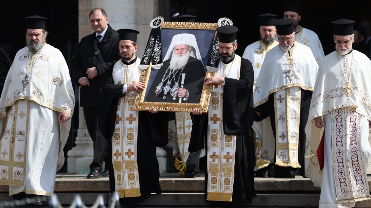 "Далечен предвестник на надежда". Откъсва ли се българската църква от руското влияние