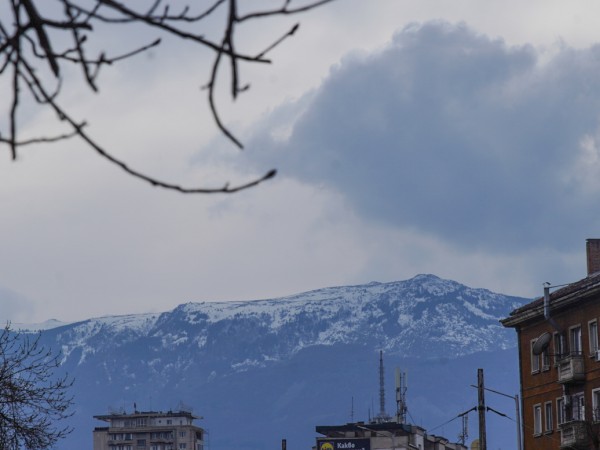 Облачно време и в петък, валежите главно по планините