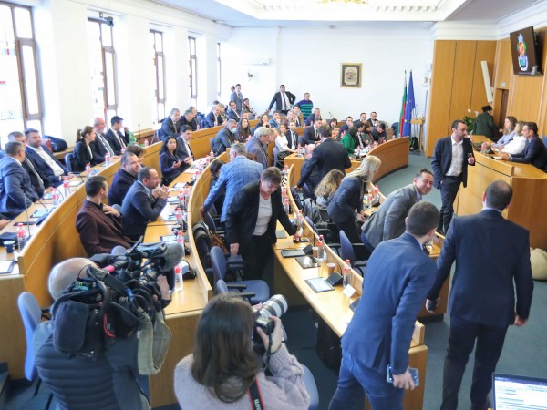 Пълен джоб: СОС одобри новите заплати на властта в София