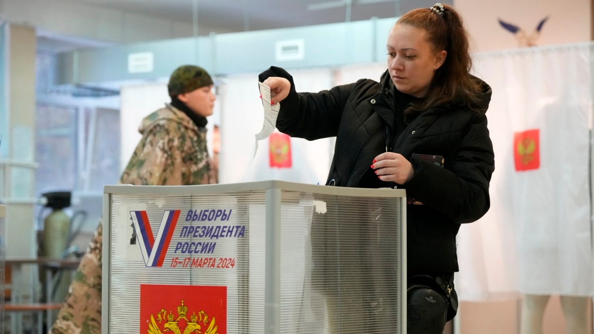 Русия гласува на избори с предизвестен победител. Секция отваря и в посолството в София