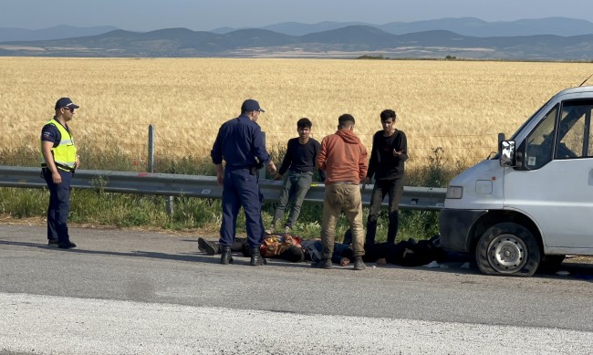 България трафикантите на незаконни мигранти се рекламират във фейсбук