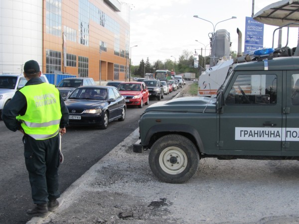 Българо-румънски полицаи ще регулират трафика по границите за Великден