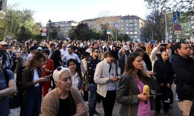 Протест пред МС, искат оставката на служебния премиер и МВР шефа