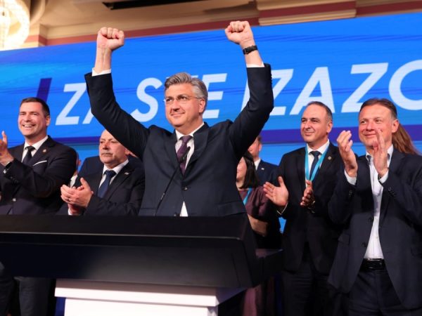 Управляващата прозападна партия в Хърватия печели изборите. Ще търси мнозинство в парламента