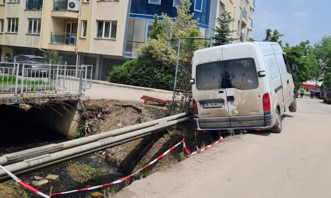 Бус пропадна в столичен квартал