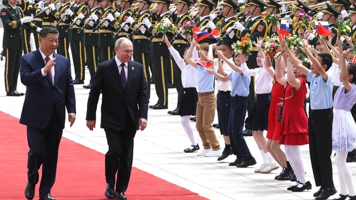 "Добри съседи, добри приятели". Путин и Си задълбочават сътрудничеството си