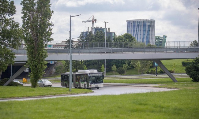 Затварят аварийно част от детелината на бул. "България" в София