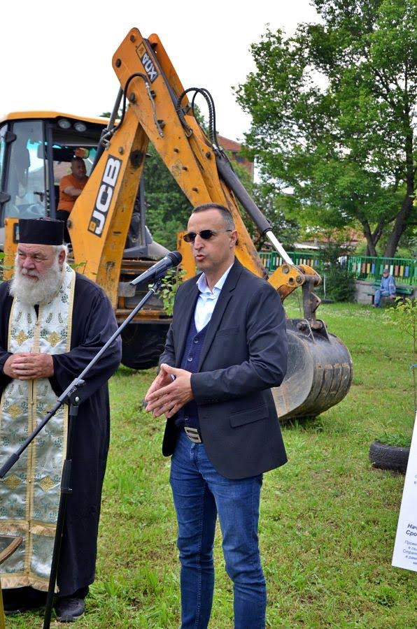 Първа копка за нов модерен парк в Чирпан направи кметът Ивайло Крачолов