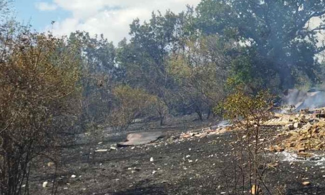 Къща се запали във вилна зона край Русе