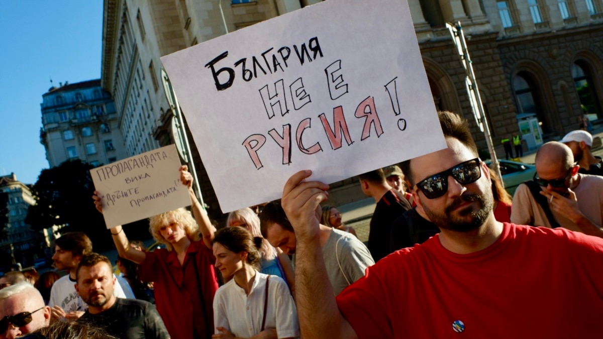 Перфектната буря. Какво представлява законът за ЛГБТ „пропагандата“ в училище