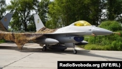 "Реалност в нашето небе". Украйна представи първите си изтребители F-16