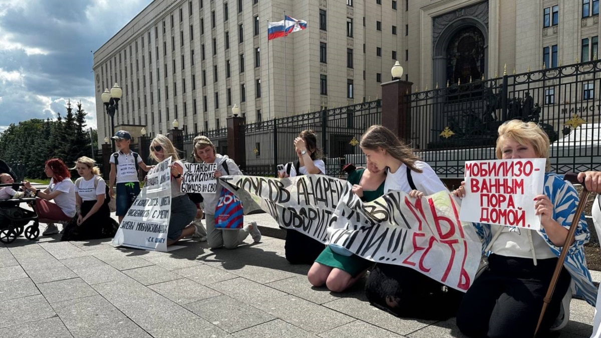 Рускини получиха обвинения заради протест срещу мобилизацията на войници за Украйна