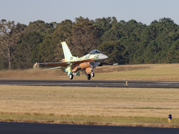 България ще получи осем самолета F-16 догодина