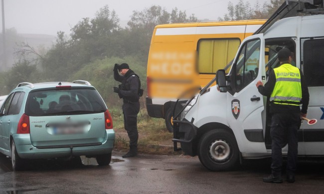 Жители на кв. "Христо Ботев" в София са се събрали на протест