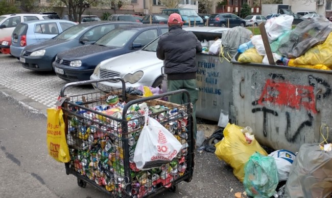 Отличници пред Европа, пълни сметища у дома