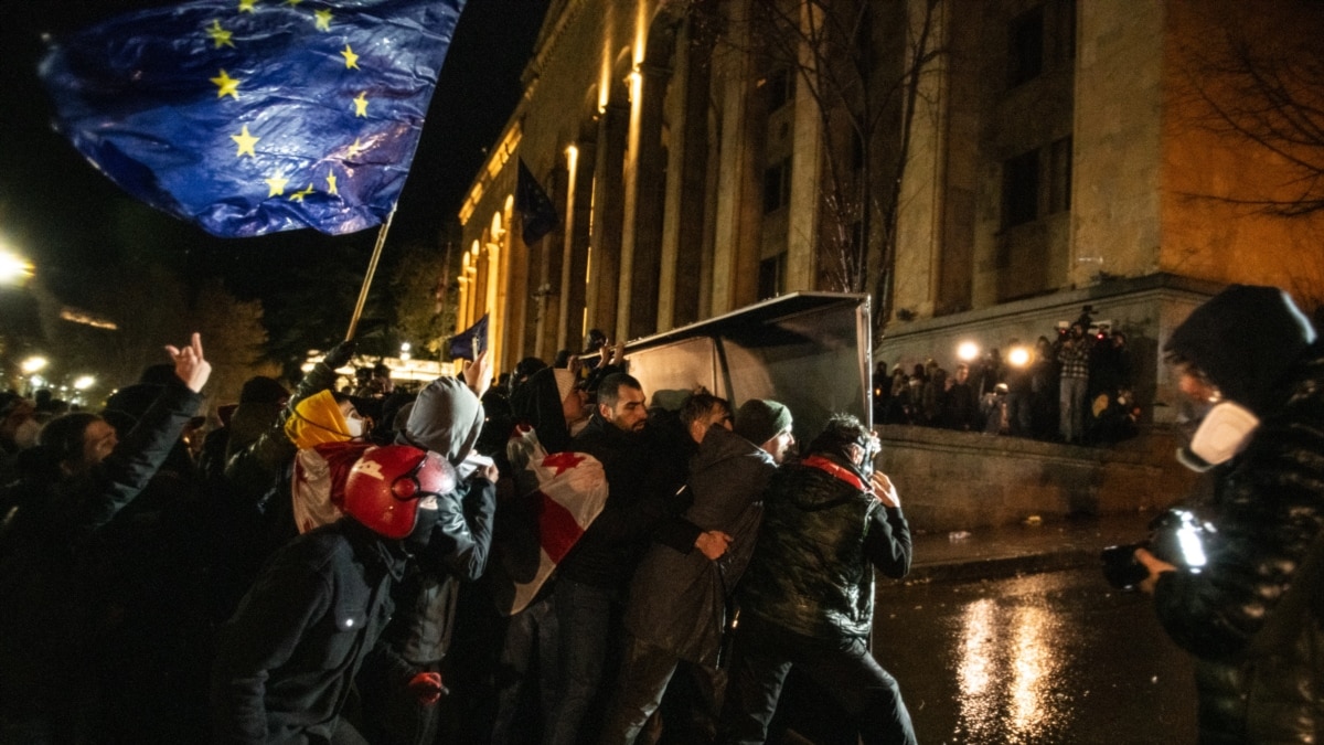 Протести в Тбилиси. Грузия замрази преговорите си за присъединяване в ЕС до 2028 г.