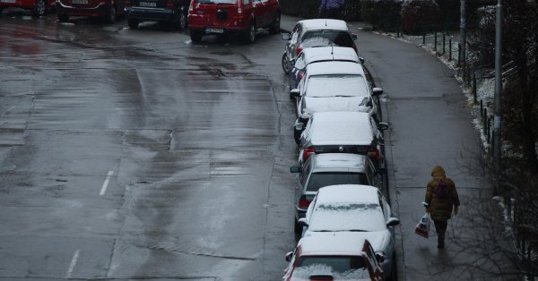 Ще вали дъжд утре, по високите полета примесен със сняг